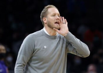 Le coach d’AJ Dybantsa dans le viseur des Bulls