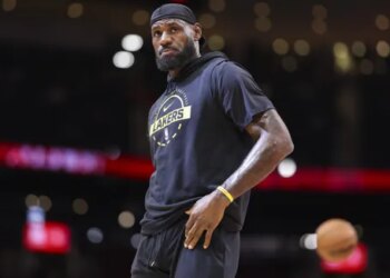 LeBron James prêt à faire durer le suspense sur son avenir