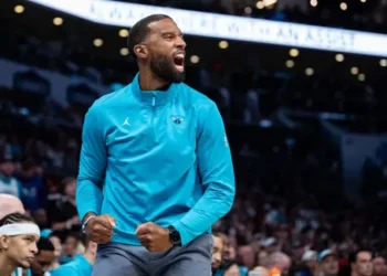 Les Hornets prolongent Charles Lee, leur coach
