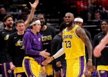 Les Lakers étouffent les Rockets et mettent cap sur OKC