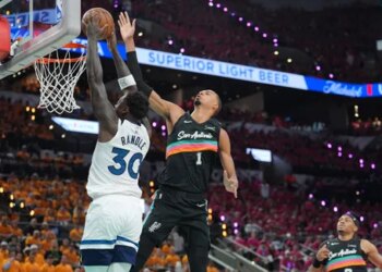 Les Wolves résistent à l’épouvantail Wembanyama !