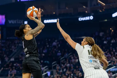 Malgré Gabby Williams, les Valkyries se font surprendre par le Sky