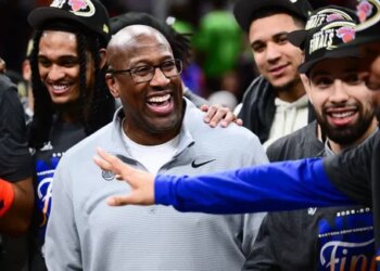 Mike Brown retrouve les NBA Finals, 19 ans plus tard…