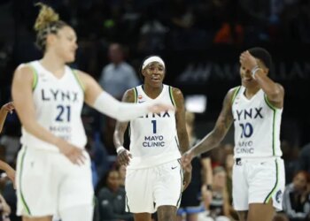Natasha Howard et Kayla McBride refroidissent Chicago