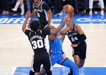 Pour Julian Champagnie, les Spurs doivent « rendre les coups » pour protéger Wemby