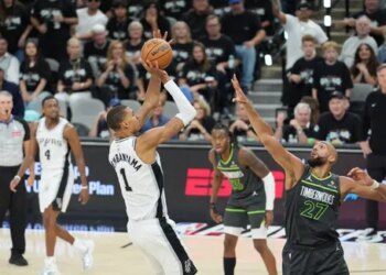 Pour égaliser, les Spurs se fâchent très fort : + 38 !