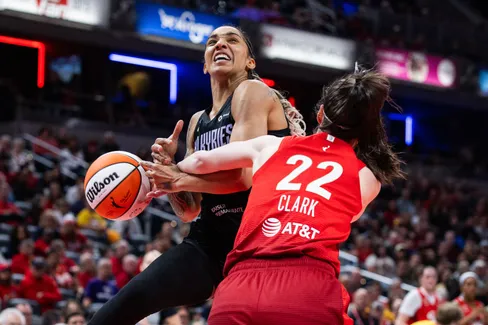 Pour son retour, Caitlin Clark s’offre les Valkyries de Gabby Williams