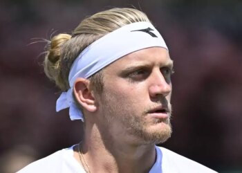 Roland Garros > Davidovich Fokina proche de l'insolation : "Je n'ai pas eu l'opportunité de m'acclimater. Il y a 22 degrés de plus qu'à Hambourg"