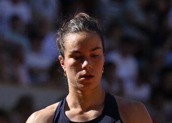 Roland Garros > Loïs Boisson, les yeux rougis : "La seule chose qui me raccroche aujourd'hui au fait de revenir sur le court, c'est juste le fait que j'aime jouer au tennis. Je n'y joue pas assez souvent à mon goût"