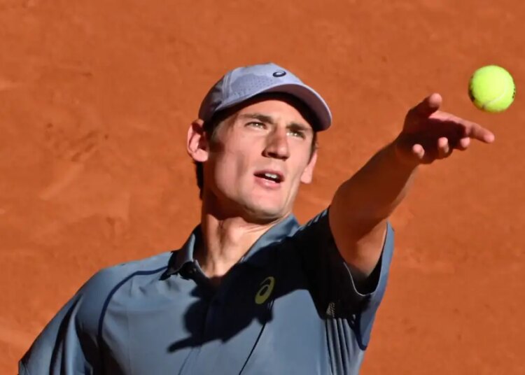 Roland Garros > Valentin Royer, après sa défaite contre Djokovic : "Je l'ai vu se plaindre un peu, s'étirer. Mais bon, c'est du Novak. Il fait ça pour essayer de voir comment l'adversaire réagit. Mais ça ne m'a pas impacté"