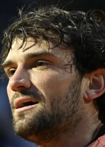 Roland Garros > Valetin Vacherot entretient un mystère : "Mon émotion à la fin du match n'était pas liée au stress. Je peux quand même être très fier de gagner ce match pour des raisons que seules mon équipe connaît"