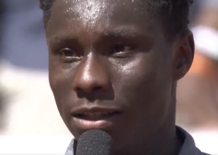 Roland Garros, Vidéos > Moïse Kouamé, après son incroyable victoire en cinq sets : "L'année dernière, j'ai assisté à une finale où Carlos Alcaraz a sauvé trois balles de match. Et vous savez ce qu'il a dit lorsqu'il était face à ces trois balles de match : 'Je n'ai jamais cessé d'y croire'."