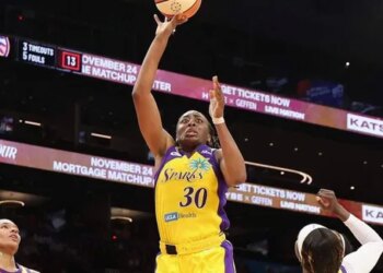 Un record pour Nneka Ogwumike et la victoire pour les Sparks à Phoenix