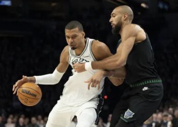 Victor Wembanyama et Rudy Gobert dans le meilleur cinq défensif de la saison !