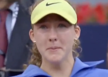 Vidéos, WTA - Madrid > Andreeva inconsolable après sa défaite en finale contre Kostyuk : "Je m'étais promis de ne pas pleurer. Je suis désolée. Je ne vais pas vous regarder, parce que c'est plus facile comme ça"
