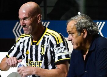 Zidane, Platini feint la surprise