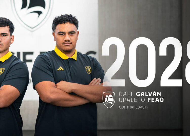 À droite de la mêlée, Feao et Galván prolongent !