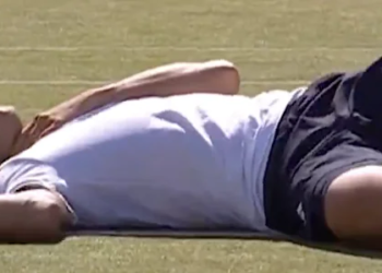 ATP - Queen's, Vidéos > Grosse frayeur pour Cerundolo, allumé en pleine gorge par son adversaire