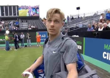 ATP, Vidéos > Denis Shapovalov est à bout : "Pourquoi tu me filmes quand je perds ? Range ta caméra"
