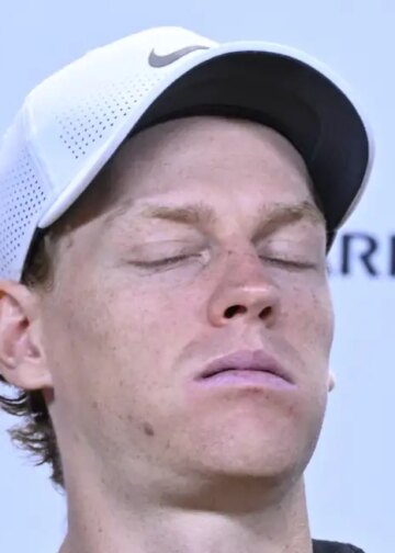 ATP, Wimbledon > La grosse erreur de Jannik Sinner : "Je ne me souviens pas vraiment d'avoir vu quelqu'un jouer autant au tennis que moi jusqu'à ce stade de la saison. Nous aurions peut-être pu gérer certaines choses un peu mieux"