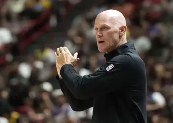Bras droit de Mike Brown, Chris Jent intéresse les Blazers