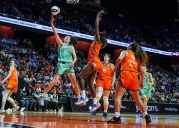 Breanna Stewart écœure le Sun