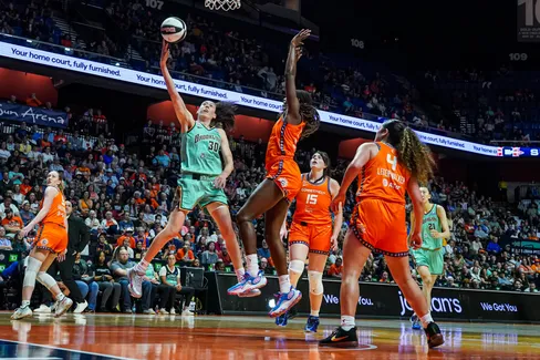 Breanna Stewart écœure le Sun