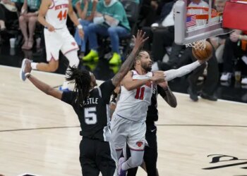 Face à Jalen Brunson, les Spurs font confiance à leur plan