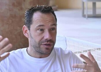 Insolite, Roland Garros > Laurent Luyat à Michaël Llodra : "Ça vous fait quoi de penser qu'un chien a accès aux vestiaires et pas vous ?"