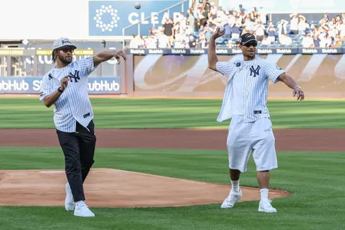 Jalen Brunson et Josh Hart poursuivent la tournée du titre chez les Yankees