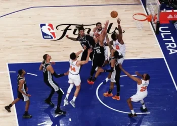 Le ballon de la claquette victorieuse d’OG Anunoby va être mis aux enchères