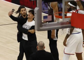 Le fan qui voulait un « selfie » avec Wemby banni à vie des salles NBA