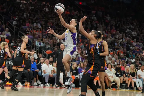 Les Sparks enchaînent grâce à un carton à 43 points de Kelsey Plum