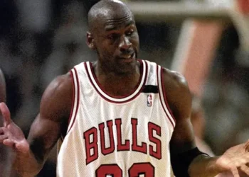 Michael Jordan hausse les épaules et descend les Blazers