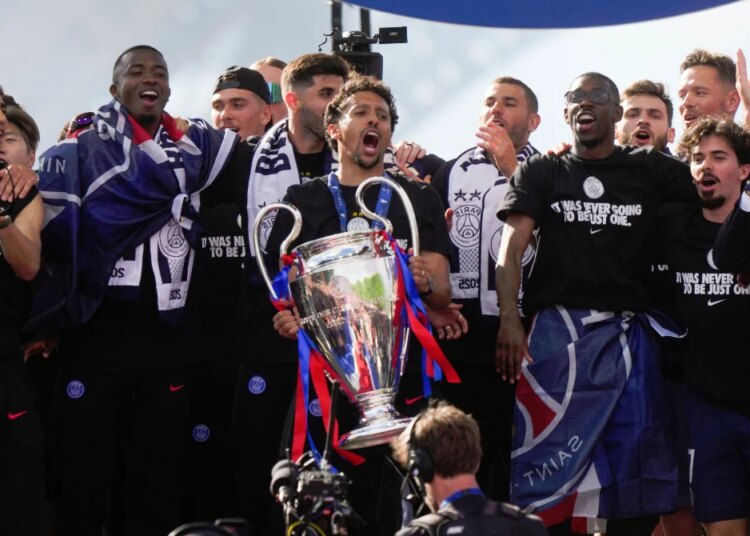 PSG, parade magique au Champ-de-Mars