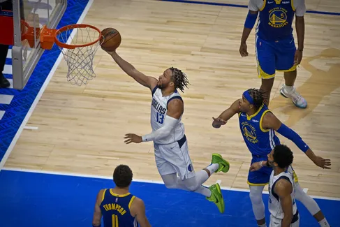 Quand Mike Brown cherchait la solution pour défendre sur Jalen Brunson