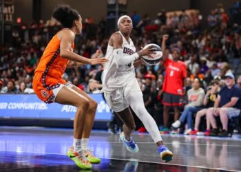 Rhyne Howard (36 points) fait plier Connecticut
