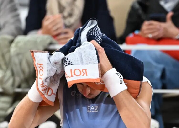 Roland Garros > Arnaldi, après son forfait en demi-finales contre Cobolli : "Dès que je mange ou que je bois quelque chose, je finis la tête dans les toilettes"