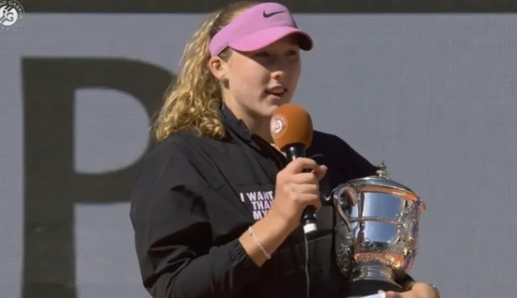 Roland Garros > L'aveu de Mirra Andreeva après son sacre : "Je suis la seule à savoir à quel point j'étais nerveuse ces dernières semaines. J'ai combattu tant de démons en moi"