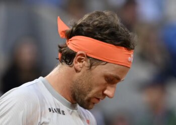 Roland Garros > Lucas Pouille sur Casper Ruud, victime d'une erreur d'arbitrage cruciale : "Quand il va aller se coucher et qu'on va lui montrer cette image, la dernière chose qu'il voudra, c'est de revoir des juges de ligne sur un terrain"