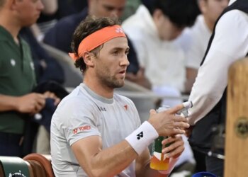 Roland Garros > Santoro sur l'erreur d'arbitrage dont a été victime Ruud : "Si ce match avait eu lieu à l'US Open, ça ferait un set partout. Et là, ça me pose un vrai problème"