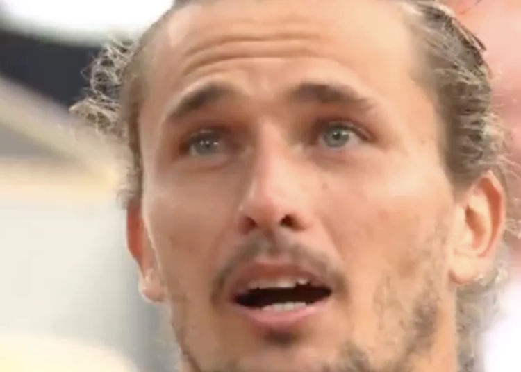 Roland Garros, Vidéos > Alexander Zverev à son kiné après sa victoire en finale : "Ne me demande pas de prime ou de bonus, cette victoire n'a rien à avoir avec toi"