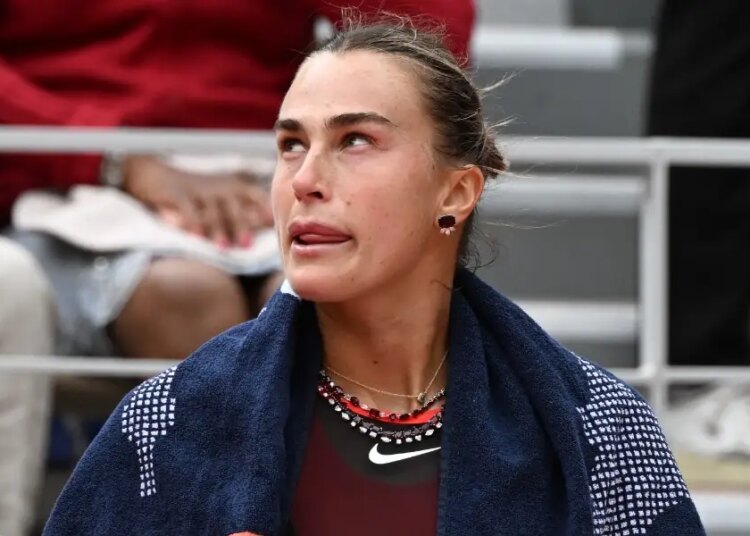 Roland Garros, WTA > Aryna Sabalenka pas épargnée : "Comment peut-elle réagir comme cela alors qu'elle est numéro 1 mondiale et la seule joueuse à avoir remporté un Grand Chelem dans le tableau à ce moment-là ?"