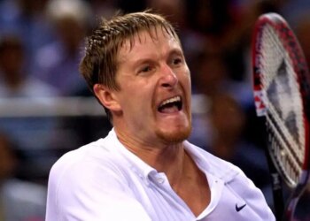 Roland Garros > Yevgeni Kafelnikov est à cran : "Tous ces blogueurs qui suivent les joueurs partout pour prendre des photos de mauvaise qualité… Mais pour l'amour de Dieu, ne les accompagnez pas aux toilettes ! C'est tellement pathétique"