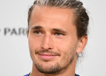 Roland Garros > Zverev sur son père et coach après sa qualification en finale : "Cela fait 25 ans qu'il ne m'a rien dit, et j'aimerais bien qu'il me dise quelque chose parfois"