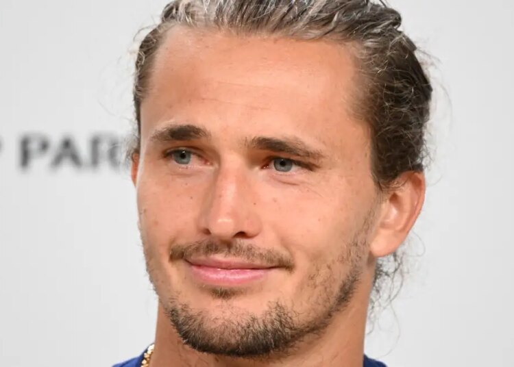 Roland Garros > Zverev sur son père et coach après sa qualification en finale : "Cela fait 25 ans qu'il ne m'a rien dit, et j'aimerais bien qu'il me dise quelque chose parfois"