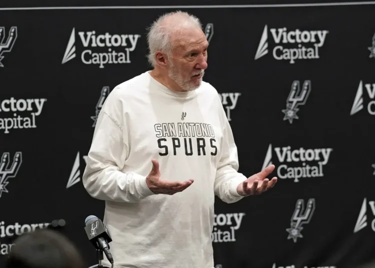 Une intervention de Gregg Popovich avant le départ des Spurs pour New York