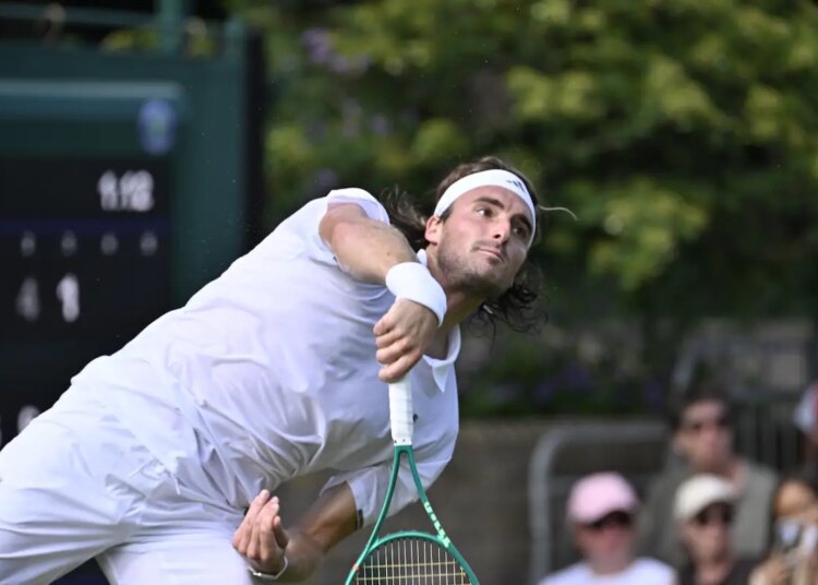 Wimbledon > Avec Mouratoglou dans sa box, Tsitsipas est déjà ressuscité : "La première chose que je tiens à dire, c’est que ma façon de jouer d’il y a quelques années m’avait manqué. Aujourd’hui, pendant que j’étais sur le court, je repensais aux grands combats que j’ai menés à Wimbledon"