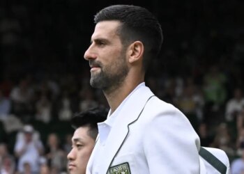 Wimbledon > La tenue très spéciale de Novak Djokovic lors de son entrée sur le Centre Court