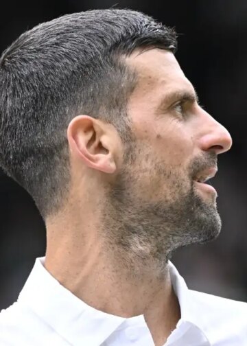 Wimbledon > Novak Djokovic, en plein match, à un couple dans les tribunes du Centre Court : "Je veux une invitation pour le mariage"